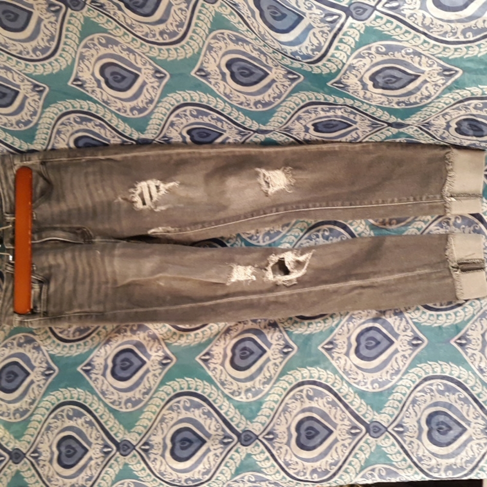 KanCan Gray Distressed Ankle Jeans